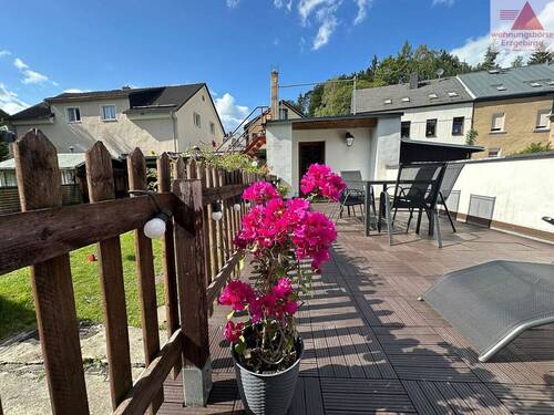 Terrasse - Vielseitiges Zweifamilienhaus - Wohnkomfort in Schönheide