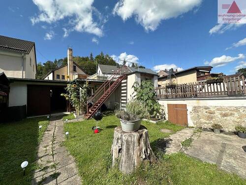 Garten - 1 Zimmer Mehrfamilienhaus, Wohnhaus in Schönheide