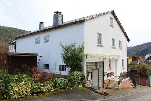 Frontseitenansicht.JPG - 9 Zimmer Einfamilienhaus zum Kaufen in Heddesbach