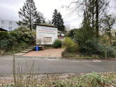 Ansicht von der Straße - Freistehendes Einfamilienhaus mit Einliegerwohnung in Bergerhausen
