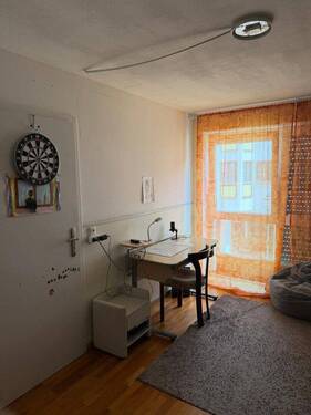 Zimmer 1 - 3 Zimmer Etagenwohnung in Augsburg