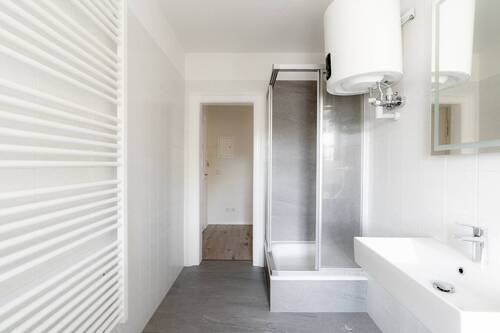 Bad Bild 2 - Etagenwohnung mit 65,00 m² in Dresden zur Miete