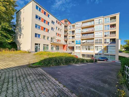 13_1.jpg - 2 leerstehende Ladeneinheiten im EG
