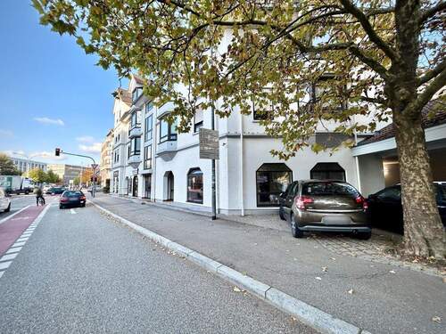 Blick Richtung Kreuzung / Bahnhof - Gewerbeobjekt (Büro, Produktion, Verkauf) in Freiburg zur Miete