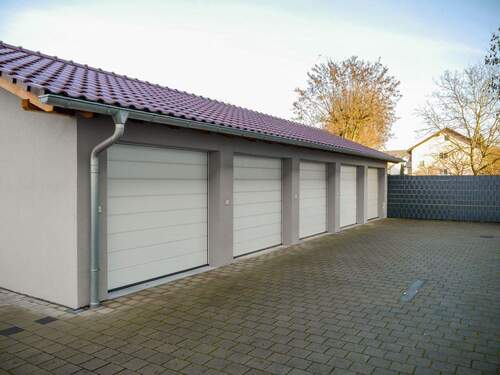 Garage (ganz rechts) - 