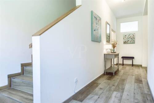 Flur mit Aufgang zum Dachgeschoß - 