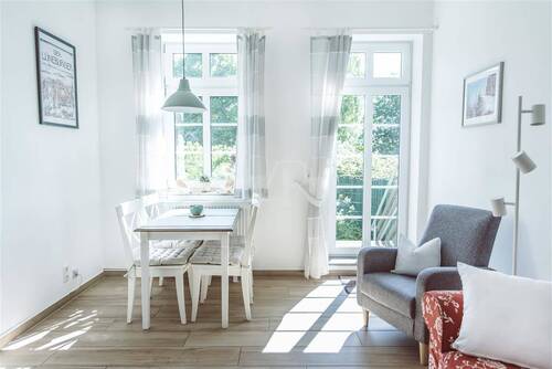 Ferienwohnung Wohnzimmer mit Ausgang zum Garten - 