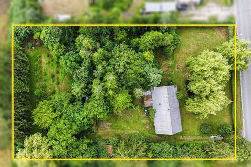 Grundstück - Renovierungsbedürftiges EFH mit Garten und 4 Freistellplätzen in Feldrandlage