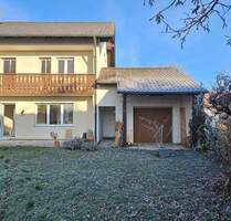 Modernisierte Doppelhaushälfte mit Garage und 380 m² Grundstück in Langenpreising