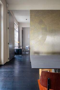 Offene Trennwand mit Blick auf ein Schlafzimmer - 