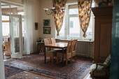 Esszimmer mit angrenzendem Wintergarten.jpg - 