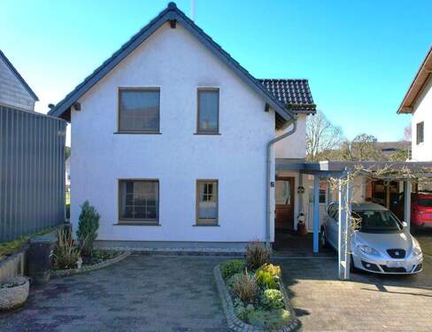 Berndorf 3-1.JPG - Ruhig gelegenes Wohnhaus mit Carport, Wintergarten, überdachtem Balkon und Garten in Berndorf