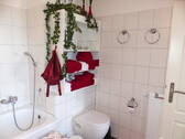 Bad mit Wanne +WC - 