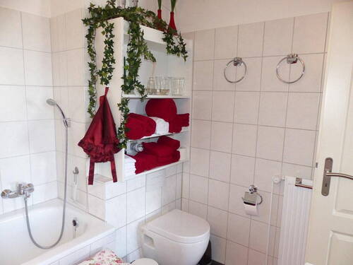 Bad mit Wanne +WC - 