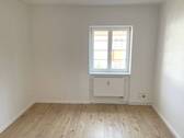 Wohnzimmer - 3 Zimmer Etagenwohnung zur Miete in Erfurt