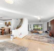 Außergewöhnliche Architektur trifft modernen Wohnkomfort mit großzügiger Terrasse in Wachtberg