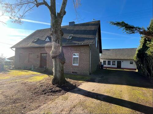 Vorderansicht beide Gebäude - 1 Zimmer Mehrfamilienhaus, Wohnhaus in Wißmannsdorf