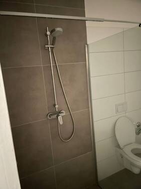 Dusche im Badezimmer .jpg - 