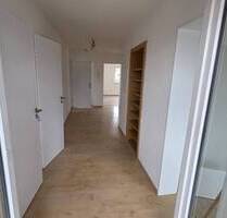 3 Zimmer-Wohnung im ersten Obergeschoss mit Balkon, renoviert und sofort verfügbar! - Schifferstadt