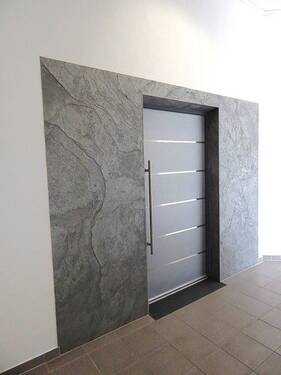 XL-Eingangstür mit Schiefer - Etagenwohnung mit 215,00 m² in Braunfels zum Kaufen