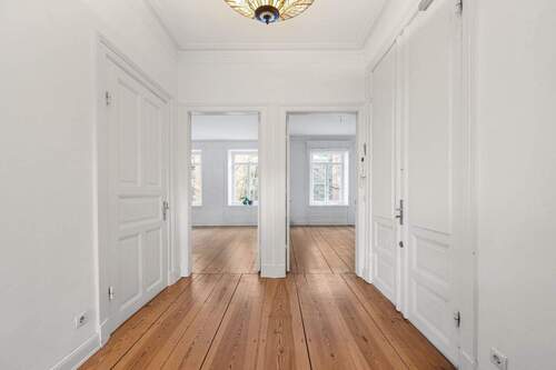 Diele / Wohn- / Esszimmer / Vollbad - 