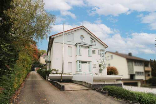 Hausansicht - Traumhafte 3,5-Zimmer-Wohnung in ruhiger und dennoch zentrumsnaher Lage von Leonberg