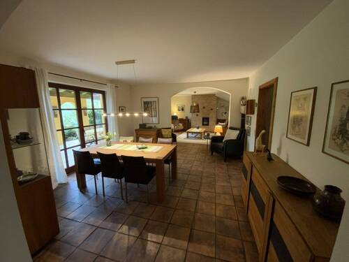 großzügiger Wohn- und Essbereich - 