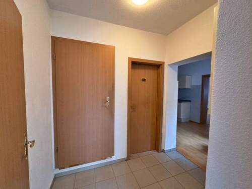 Diele Whg. links - Doppelhaushälfte mit 164,00 m&sup2; in Prötzel zum Kaufen