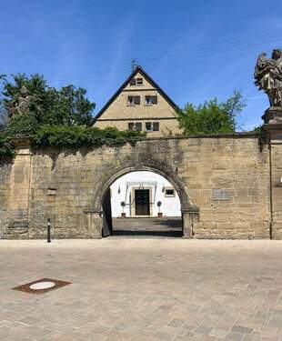 Einfahrt - Charmantes Wohn- und Geschäftshaus mit Geschichte