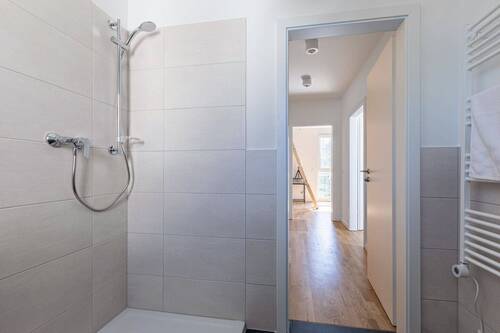 Badezimmer 2.OG Ansicht Dusche - 