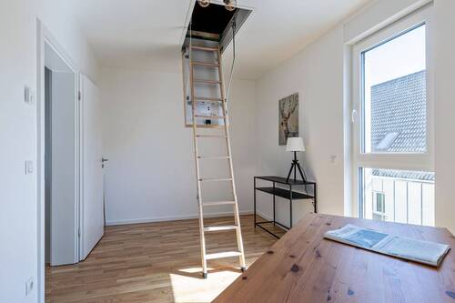 2.OG Arbeitszimmer mit Zugang Spitzboden - 