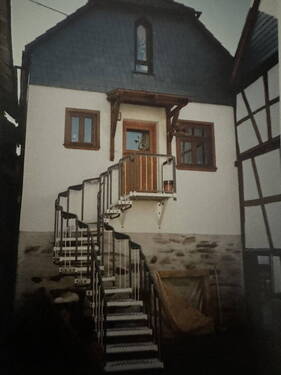 Eingang mit Vorgarten - Haus, 80², stilvoll restauriert, Grävenwiesbach OT Naunstadt