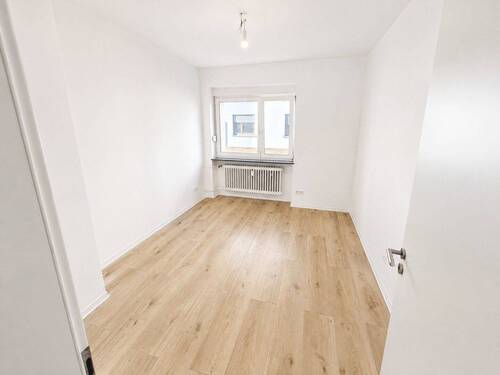 Wohnzimmer - *Worms-Zentrum* 2ZKB mit Balkon und Garten