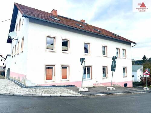 Frontansicht_Haus - 1 Zimmer Mehrfamilienhaus, Wohnhaus zum Kaufen in Leubsdorf / Hohenfichte
