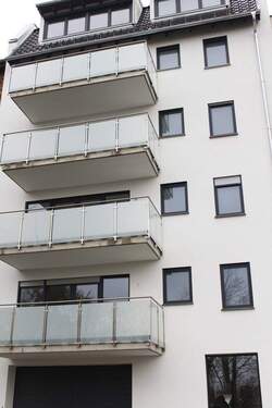 Ansicht Hinten mit Balkonen - 3 Zimmer Etagenwohnung zur Miete in Mannheim