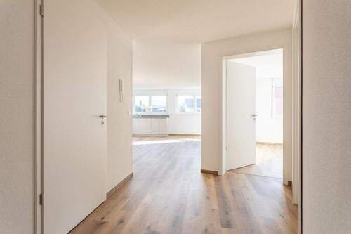 Flur - Etagenwohnung mit 85,00 m&sup2; in Grafenhausen zur Miete