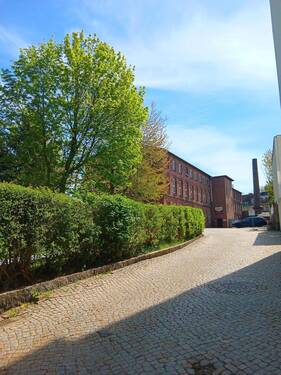 Hofansicht - 2 RWE mit Fitnessstudio im Haus