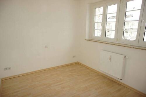 Schlafzimmer - 2 Zimmer Etagenwohnung zur Miete in Chemnitz