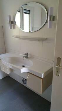 Waschtisch im Bad - 2. OG - links - 