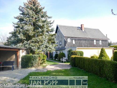 Blick vom Grundstück auf das Haus - 