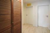 Flur mit Einbauschrank - 