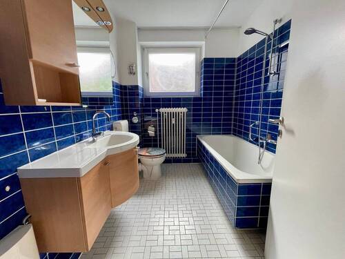 Selten: Badezimmer mit Fenster - 