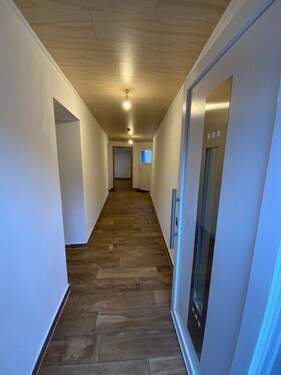 Hauseingang mit Flur - 