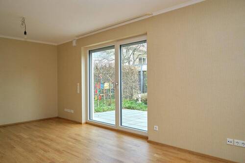 Großzügiger Wohn-/Essbereich - 2 Zimmer Terrassenwohnung in München