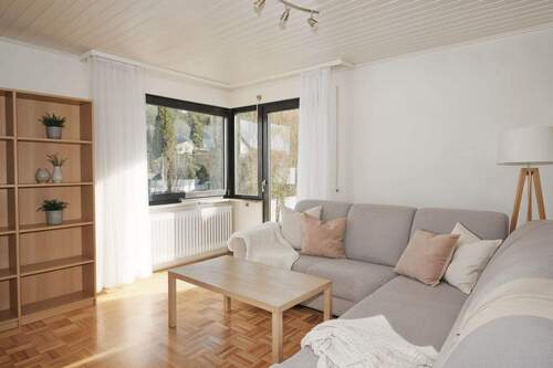 virtuelles Einrichtungsbeispiel (KI generiert) - 