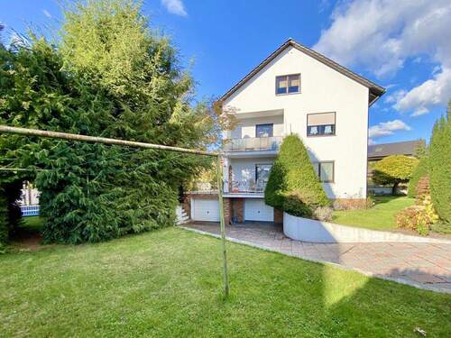 Süden - 8 Zimmer Mehrfamilienhaus, Wohnhaus zum Kaufen in Schwandorf