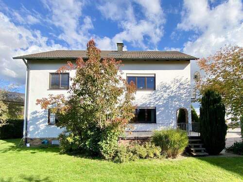 Westen - Mehrfamilienhaus, Wohnhaus mit 191,00 m&sup2; in Schwandorf zum Kaufen