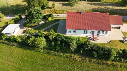 Terrasse bei Küche und Whz. - 5 Zimmer Einfamilienhaus zum Kaufen in Dentlein am Forst
