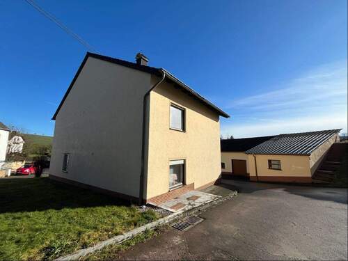 Rückansicht - 5 Zimmer Einfamilienhaus in Hütterscheid