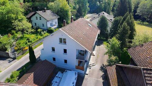 1510-Flug Westen - REDUZIERT! 3-Familienhaus in Rattenberg mit teilausgebauten Dachboden.